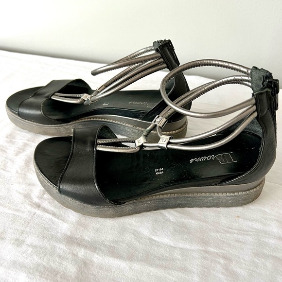 BROWNS Leather Flat Sandal size 7 ❤️ - Picture 4 of 5